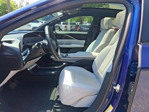 Used 2024 Cadillac Lyriq Luxury RWD image 13