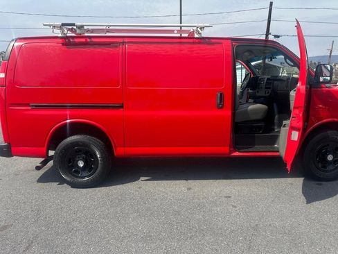 Used 2015 Chevrolet Express 2500 RWD image 30