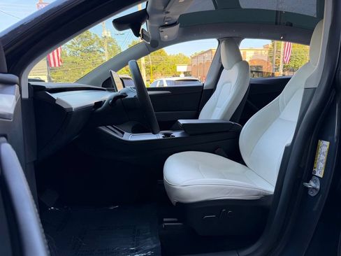 Used 2023 Tesla Model Y Long Range AWD/4WD image 25