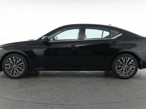 Used 2025 Nissan Altima 2.5 SV FWD image 5