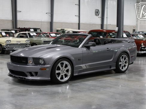 Used 2006 Ford Mustang GT image 2