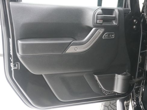 Used 2018 Jeep Wrangler Unlimited Sport S image 16