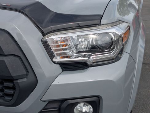 Used 2021 Toyota Tacoma TRD Sport w/ Technology Package RWD image 12