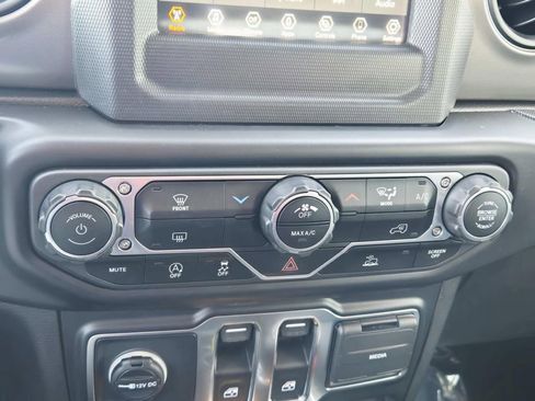 Used 2022 Jeep Wrangler Sport S image 30