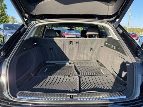 Used 2019 Audi e-tron Premium Plus image 38