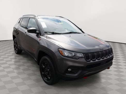 Used 2023 Jeep Compass Trailhawk AWD/4WD image 3