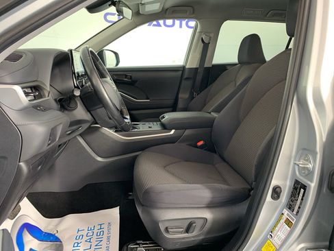 Used 2020 Toyota Highlander LE AWD/4WD image 14