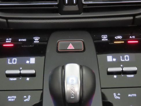 Certified 2026 Porsche Macan AWD/4WD image 26