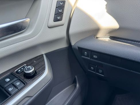 Used 2021 Toyota Sienna Limited image 27