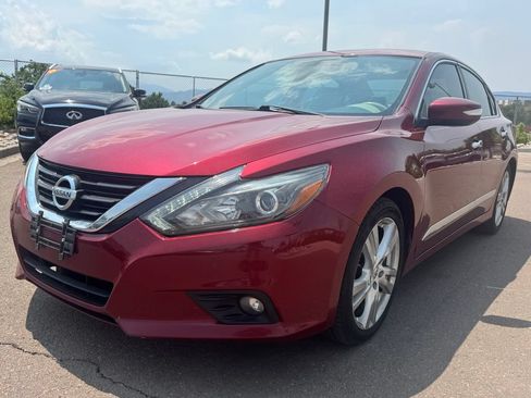 Used 2017 Nissan Altima 3.5 SL w/ 3.5SL Technology Package FWD image 3