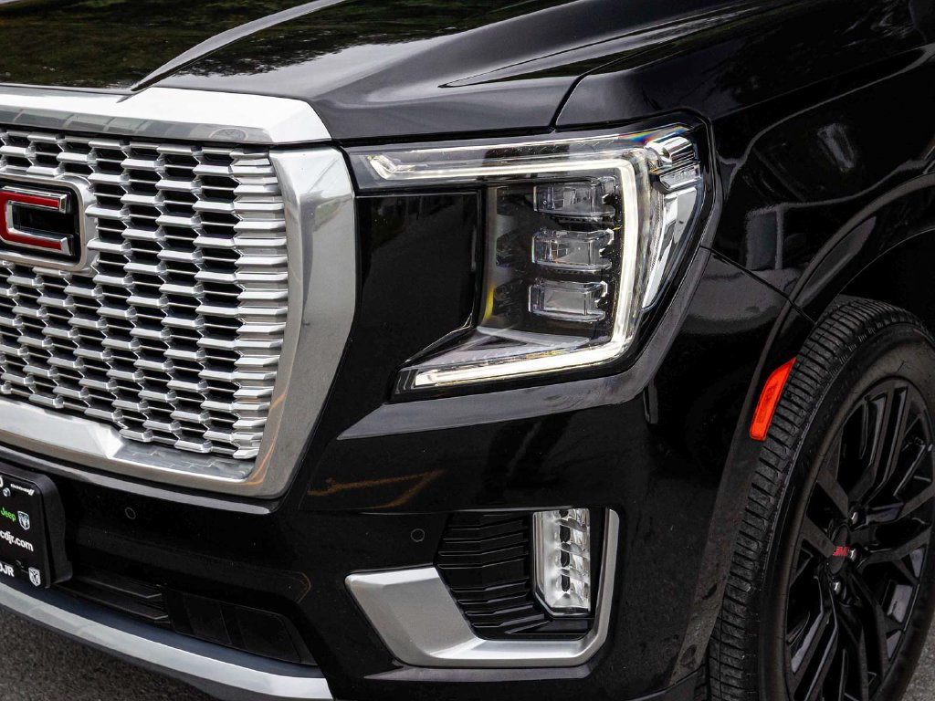 Used 2024 GMC Yukon Denali w/ Advanced Technology Package AWD/4WD image 38