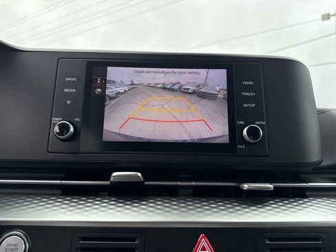 Used 2024 Kia Carnival LX image 24