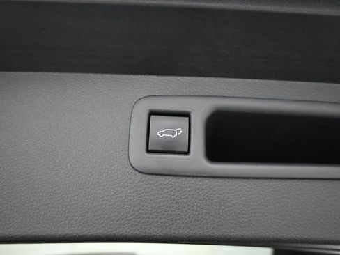 Used 2024 Toyota Highlander LE image 29