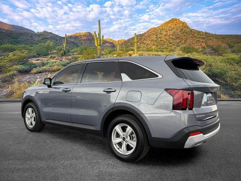 Certified 2025 Kia Sorento LX FWD image 8