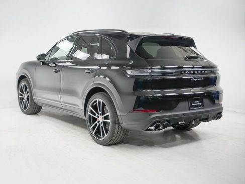 New 2026 Porsche Cayenne S image 3