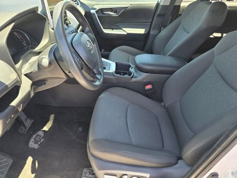Used 2025 Toyota RAV4 XLE AWD/4WD image 16