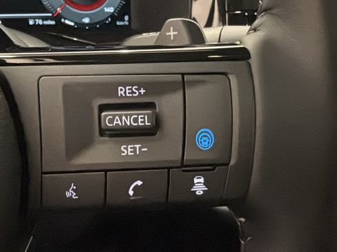 Used 2025 Nissan Pathfinder Platinum AWD/4WD image 14