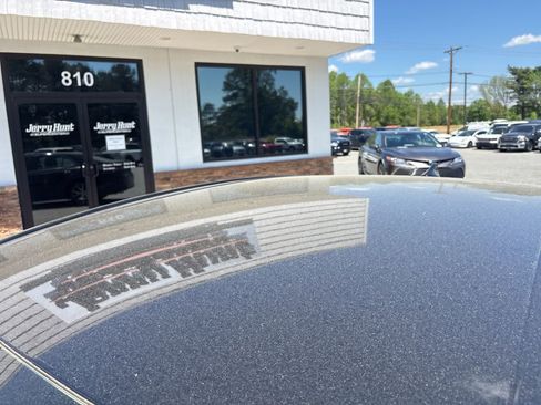 Used 2022 Toyota Camry SE image 12