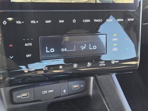 Used 2024 Hyundai Santa Cruz Limited image 23