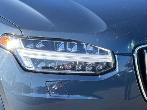 Used 2022 Volvo XC90 T6 Momentum w/ Climate Package image 10