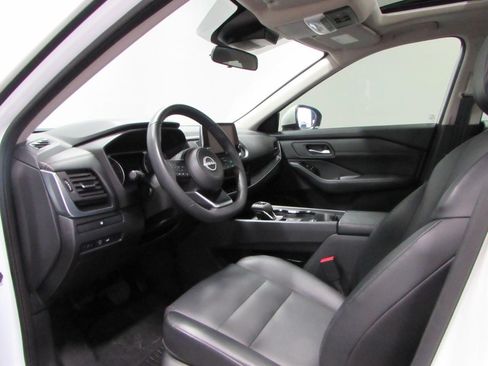 Used 2024 Nissan Rogue SV w/ SV Premium Package FWD image 13