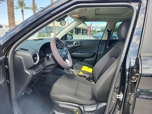 Used 2022 Hyundai Venue SEL FWD image 8