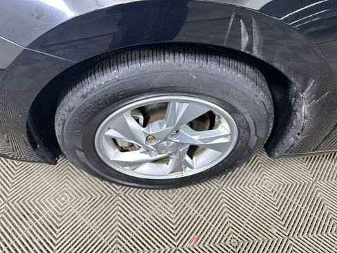 Used 2021 Hyundai Elantra SE image 10