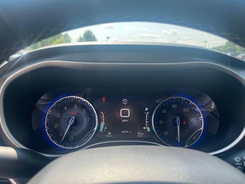 Used 2024 Chrysler Pacifica Touring-L FWD image 26