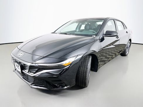 New 2026 Hyundai Elantra Limited FWD image 3