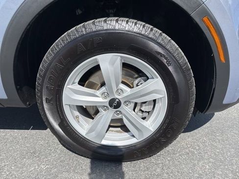 Used 2023 Kia Sorento LX AWD/4WD image 9
