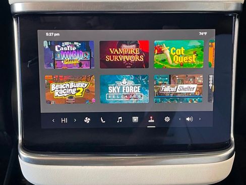 Used 2022 Tesla Model X Plaid image 21