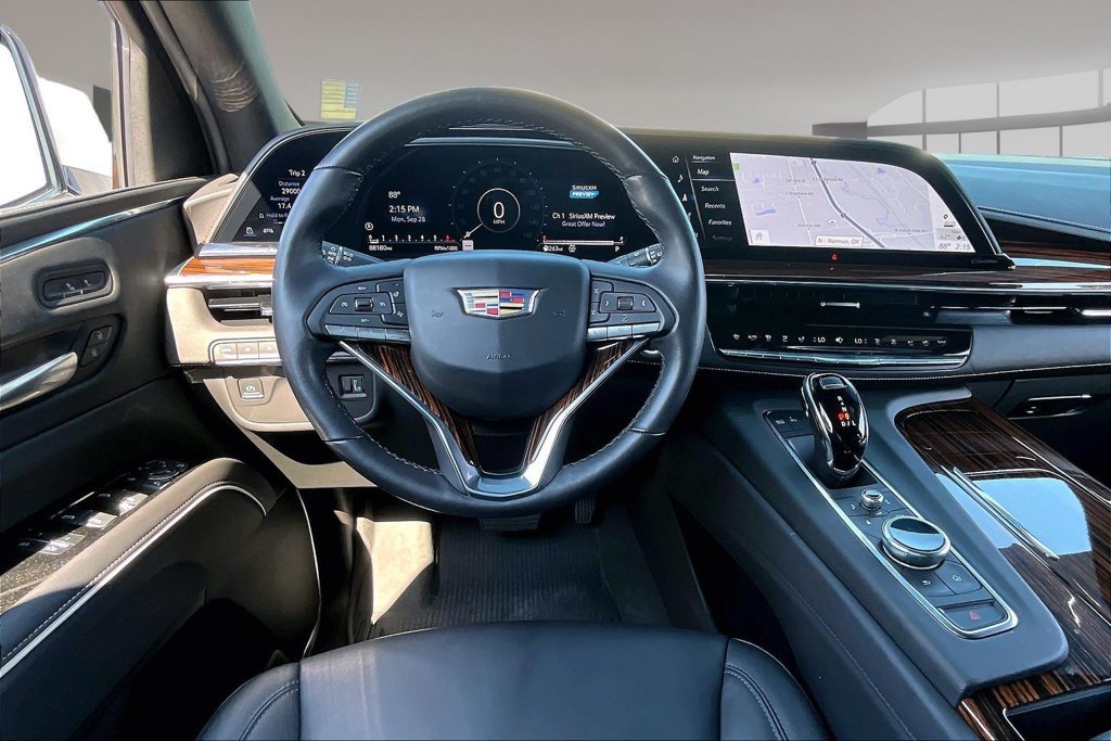 Used 2021 Cadillac Escalade Luxury AWD/4WD image 5