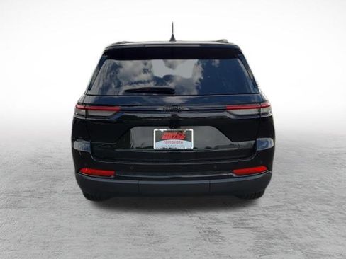 Used 2023 Jeep Grand Cherokee Altitude AWD/4WD image 6