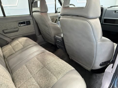 Used 1990 Jeep Cherokee Laredo RWD image 31