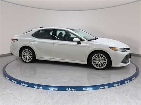 Used 2020 Toyota Camry XLE image 5
