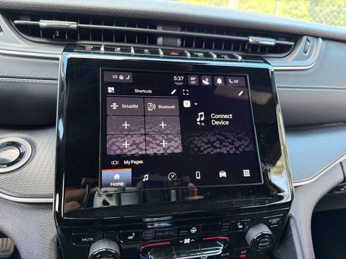 Used 2024 Jeep Grand Cherokee Laredo w/ Luxury Tech Group I AWD/4WD image 10
