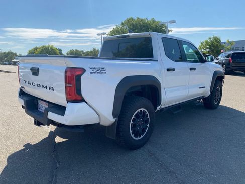 Used 2024 Toyota Tacoma TRD Off-Road w/ TRD Off Road Upgrade Package AWD/4WD image 4