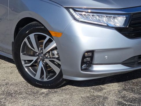 Used 2023 Honda Odyssey Touring image 3