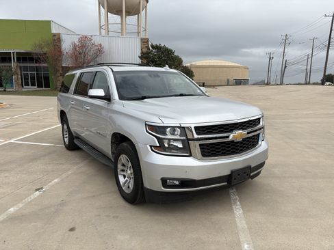 Used 2018 Chevrolet Suburban LT image 6