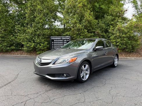 Used 2013 Acura ILX w/ Technology Package FWD image 2