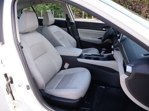 Used 2025 Nissan Altima 2.5 SV FWD image 26