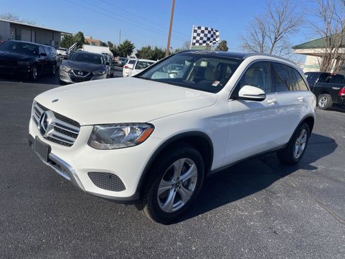 Used 2018 Mercedes-Benz GLC 300 GLC 300 SUV RWD image 2