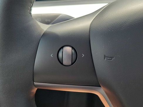 Used 2024 Tesla Model Y Long Range AWD/4WD image 21