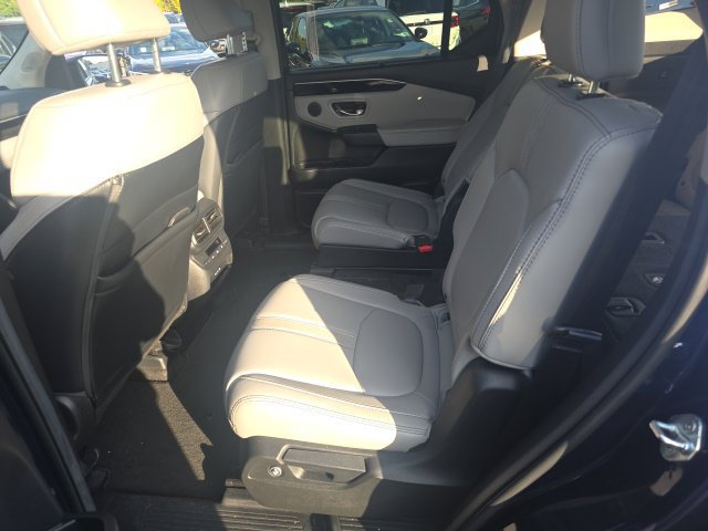 Used 2024 Honda Pilot Touring image 9