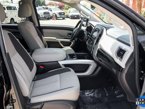 Used 2020 Nissan Titan SV w/ SV Convenience Package image 40