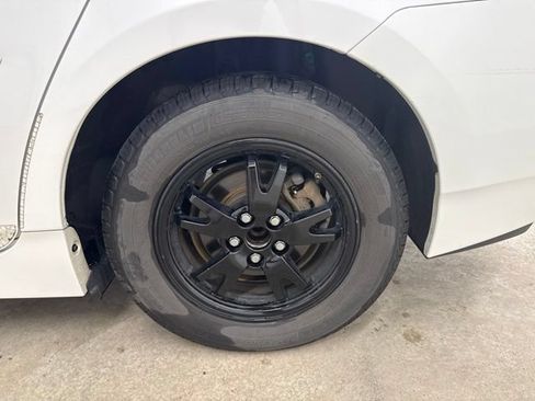 Used 2014 Toyota Prius Three FWD image 10