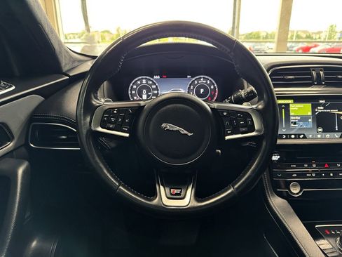 Used 2019 Jaguar F-PACE S image 20