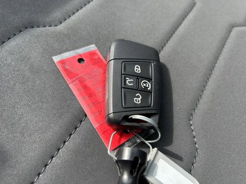 Used 2025 Volkswagen Taos SE image 46