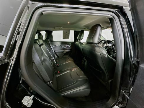 Used 2019 Jeep Cherokee Limited AWD/4WD image 29
