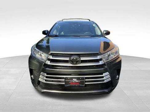 Used 2018 Toyota Highlander XLE AWD/4WD image 6